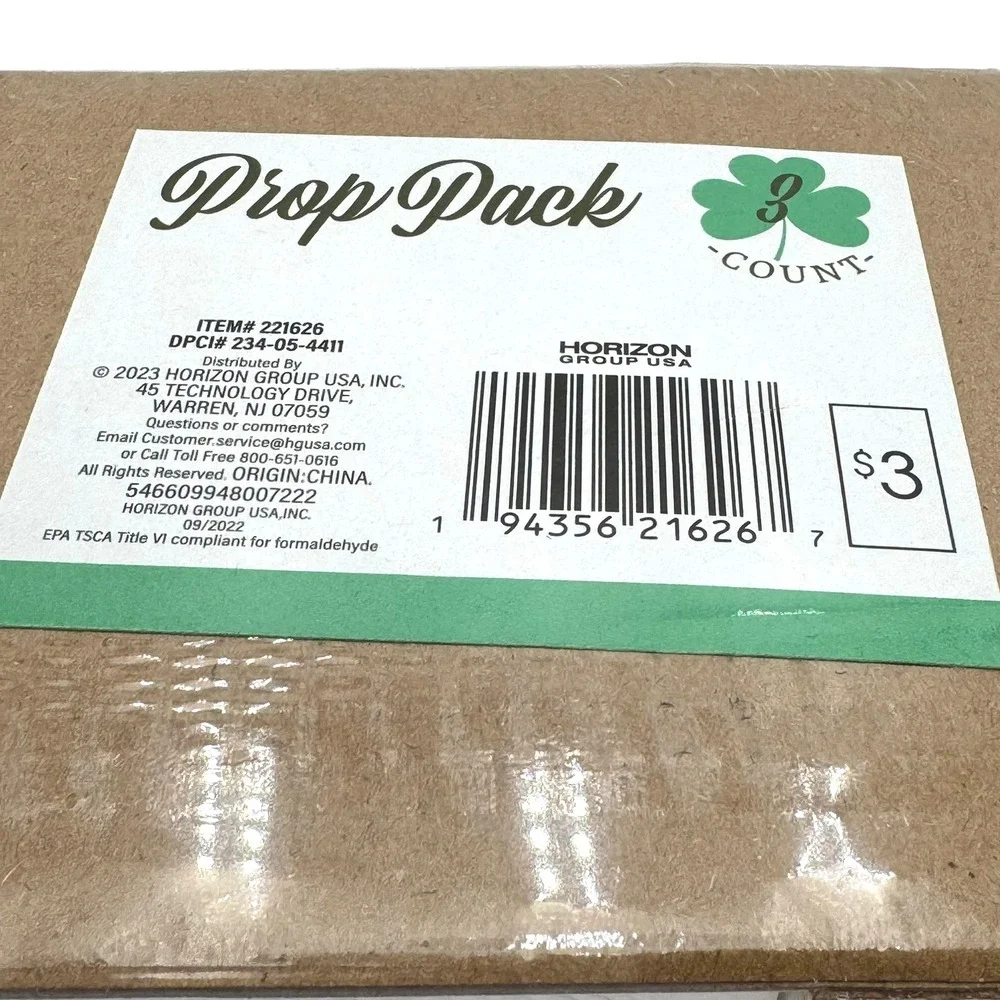 TARGET NEW Bullseye Playground St. Patrick's Day‎ Wooden Signs Set of 3 & Towels
